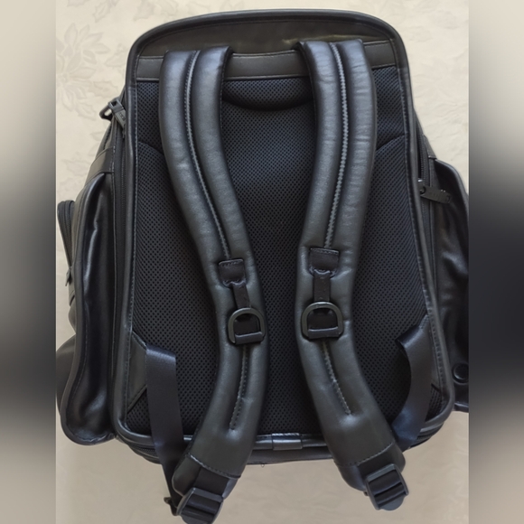 TUMI black leather backpack - Picture 14 of 16